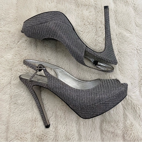 Adrianna Papell Silver Peep Toe Ankle Strap Formal Elegant Heels Size 8.5 - Picture 14 of 15